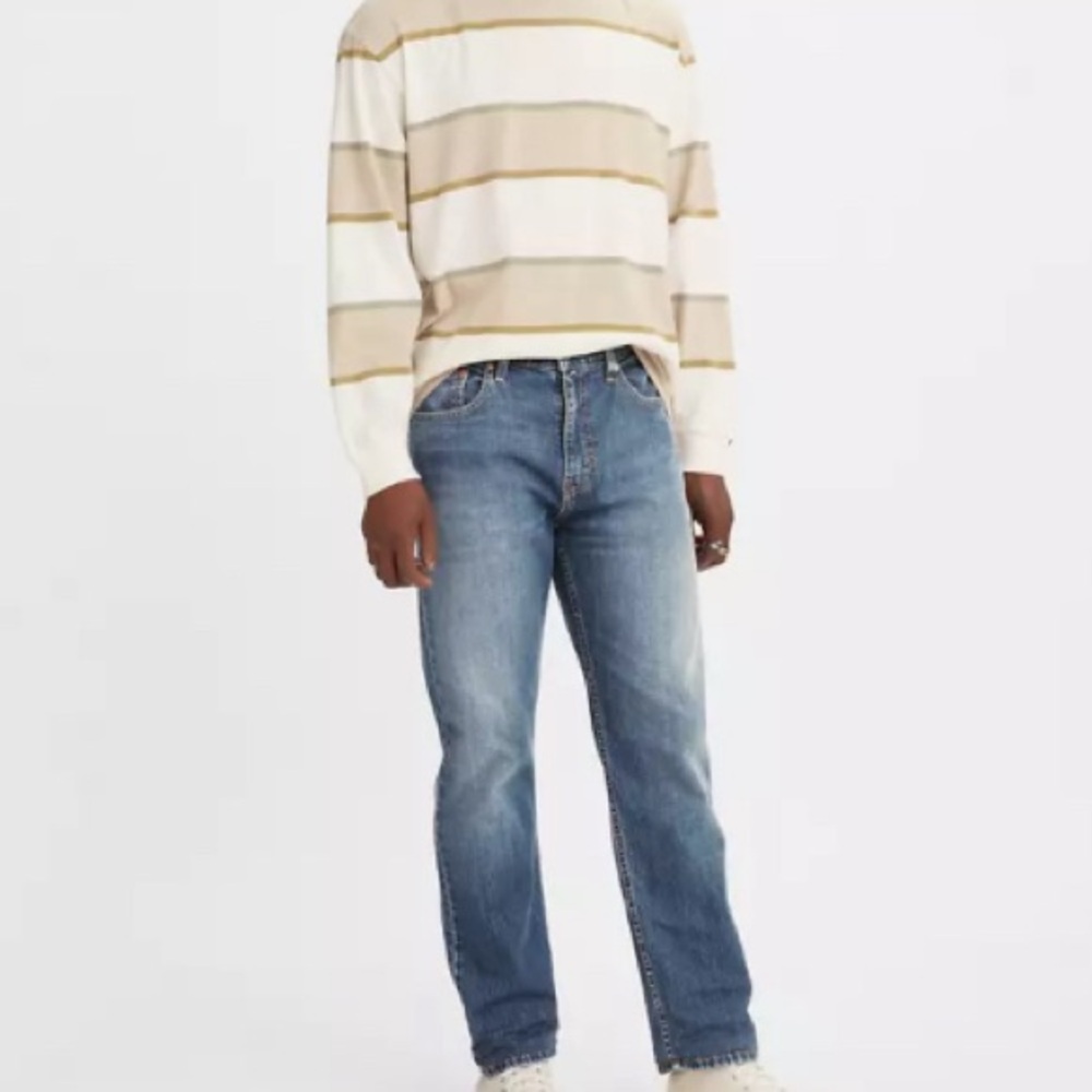 Levi’s 502 men’s jean W36 L32. Medium wash